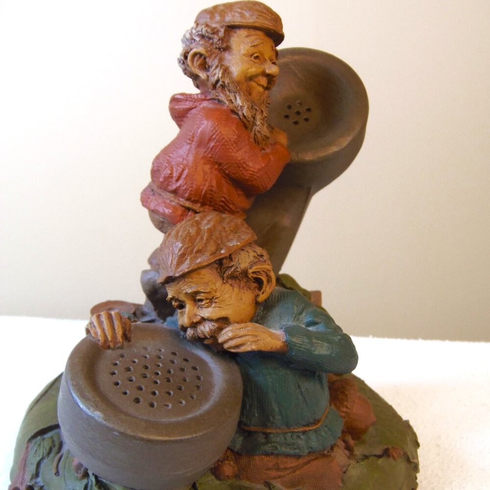 Tom Clark/Carin 1985 Gnome "Moore or Les" Watson & Bell Dialing 911
